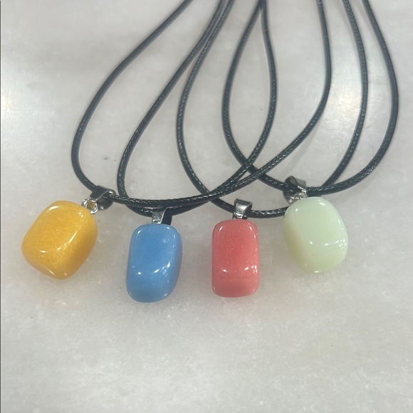 Aventurine Crystal Pendant Necklace - Picture 3 of 4